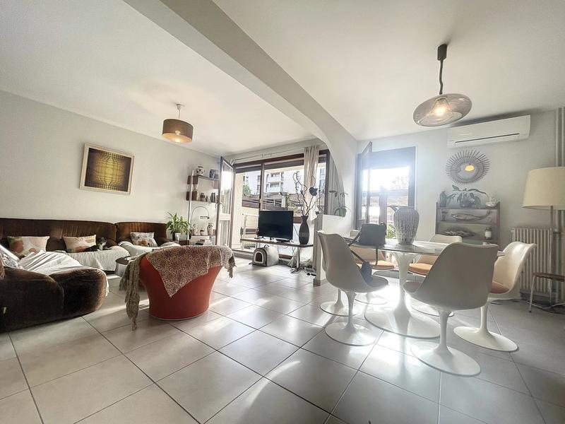 Appartement - 85 m² - 3 pièces