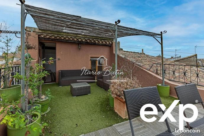 Maison - 238 m² - 9 pièces