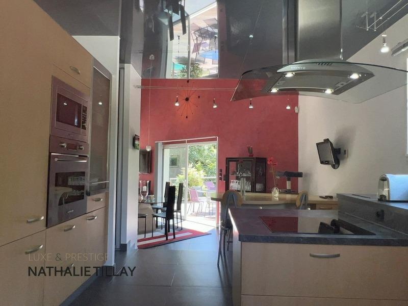 Maison - 201 m² - 7 pièces