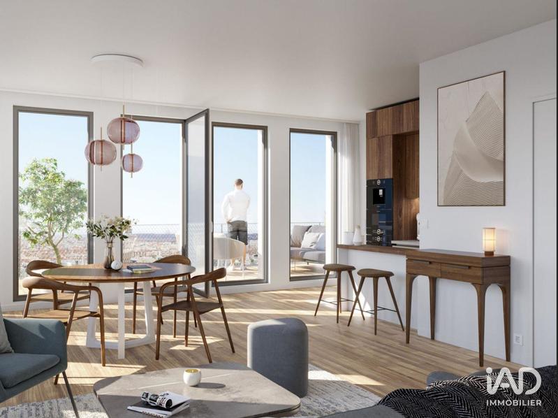 Appartement - 99 m² - 4 pièces