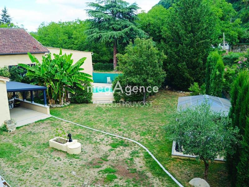 Maison - 238 m² - 10 pièces