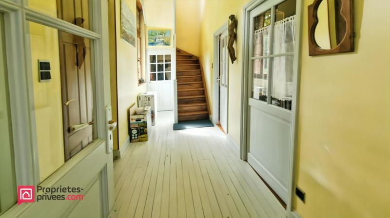 Maison - 284 m² - 11 pièces