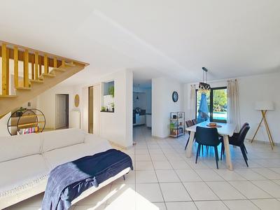 Maison - 140 m² - 8 pièces
