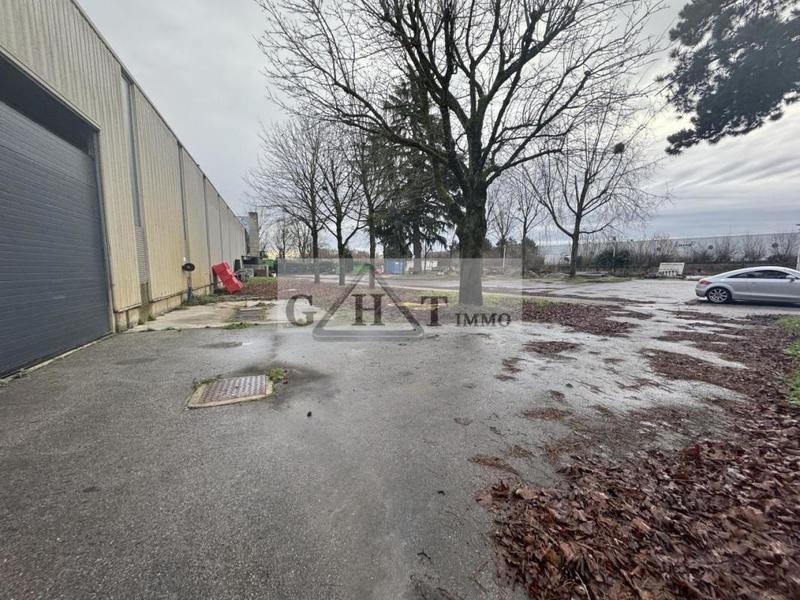 Entrepôt - 3 100 m²