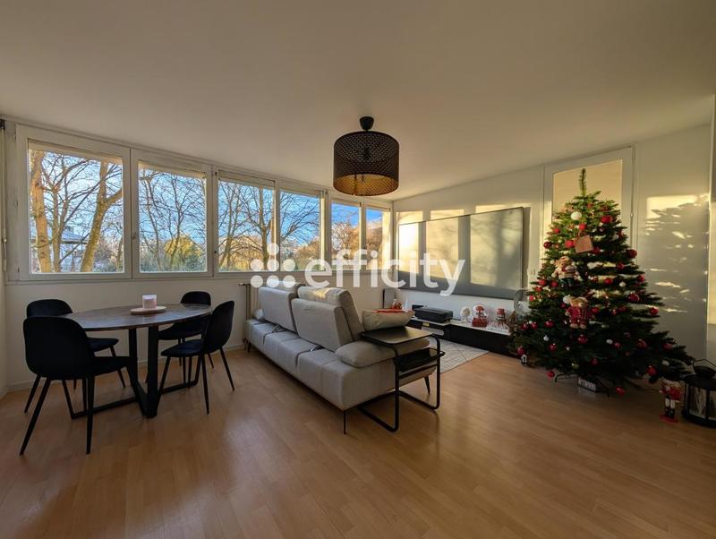 Appartement - 90 m² - 4 pièces