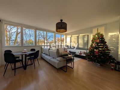 Appartement - 90 m² - 4 pièces