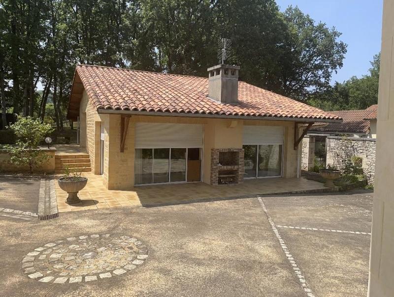 Maison en pierre - 247 m² - 8 pièces