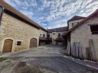 Propriété - 200 m² - 10 pièces