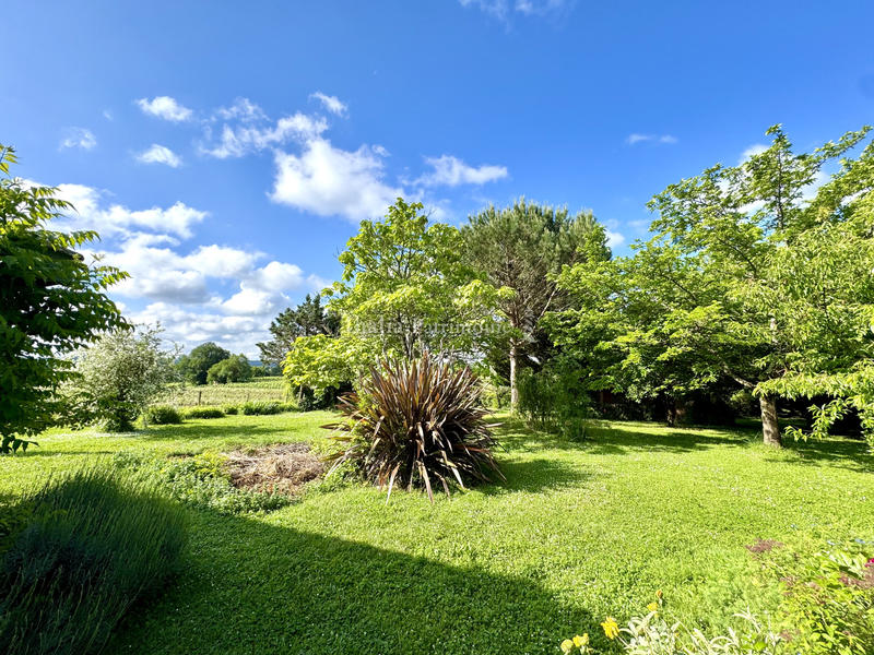 Maison - 220 m² - 8 pièces