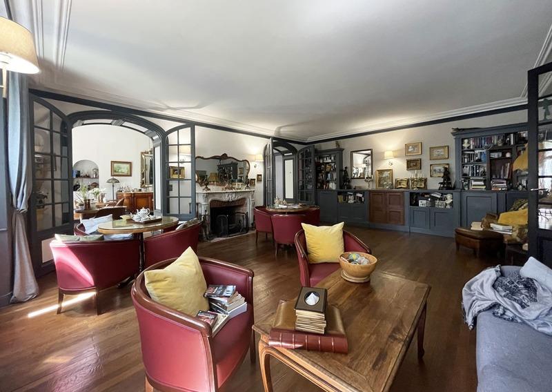 Château - 700 m² - 22 pièces