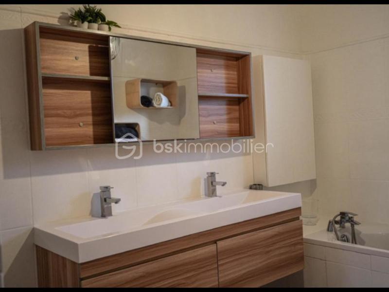 Villa - 219 m² - 8 pièces