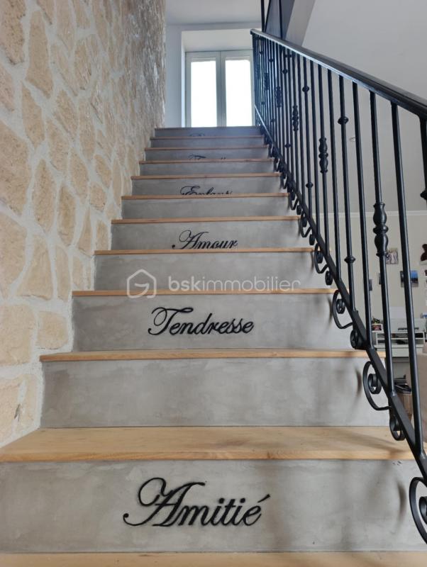 Maison - 242 m² - 10 pièces