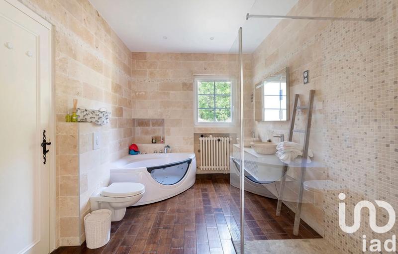 Maison - 800 m² - 18 pièces