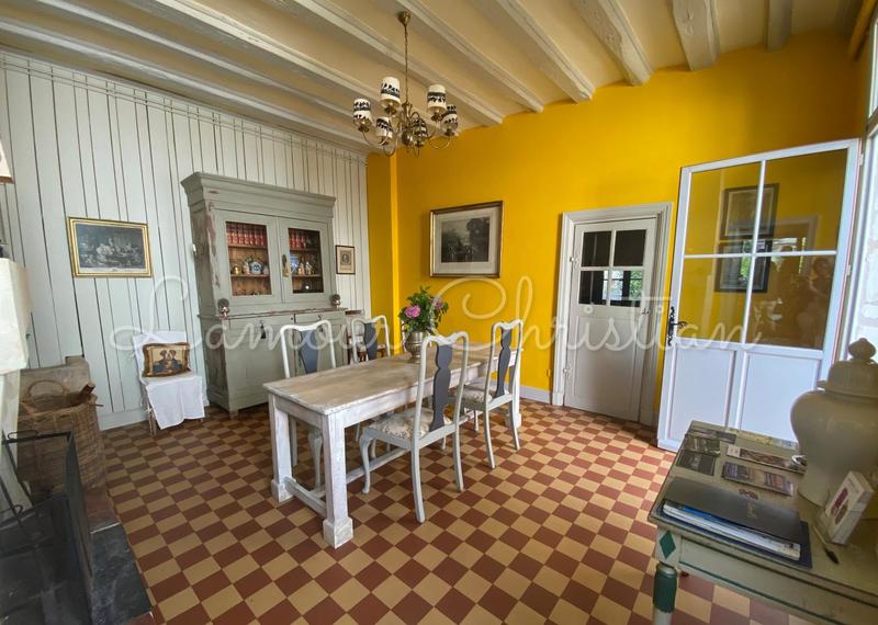 Maison - 360 m² - 13 pièces