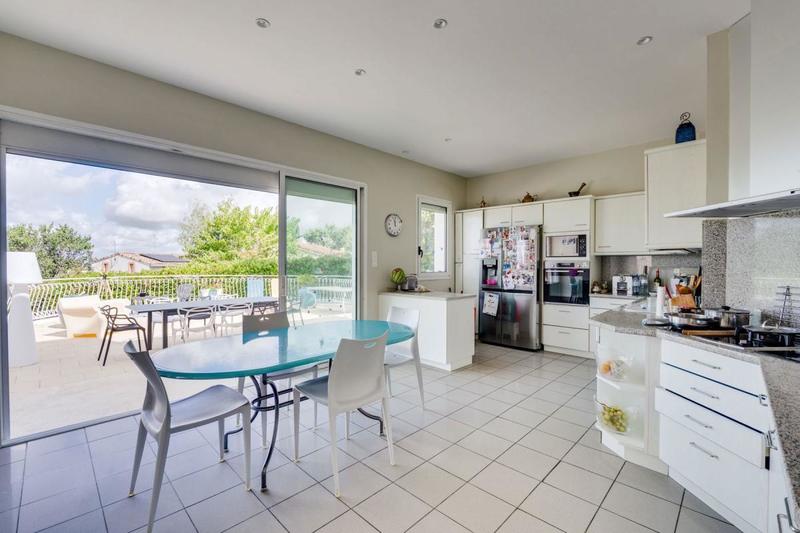 Maison - 250 m² - 8 pièces