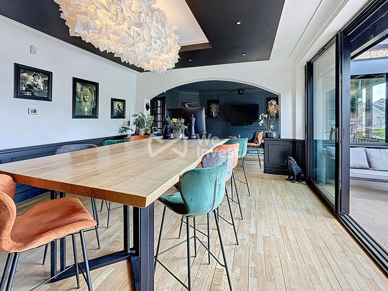 Maison - 274 m² - 9 pièces