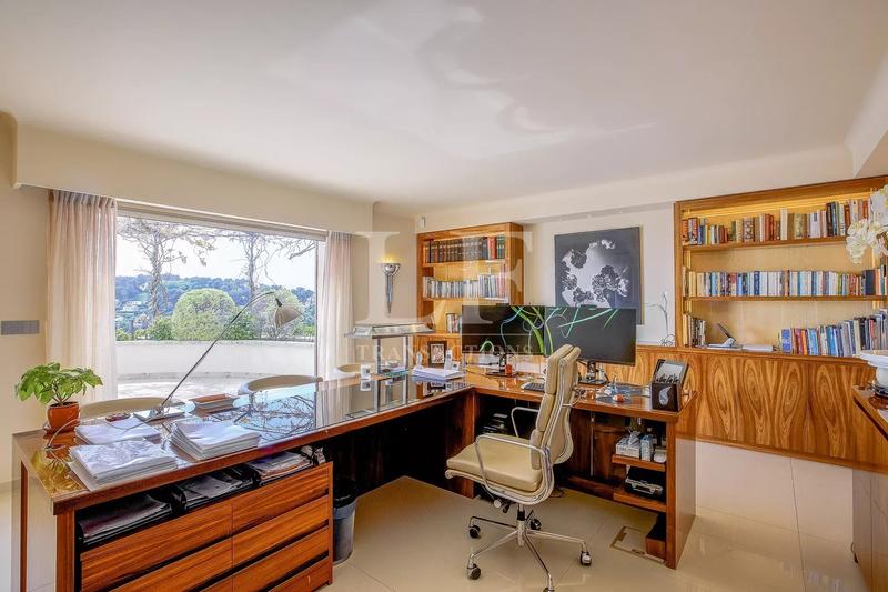 Propriété - 956 m² - 18 pièces