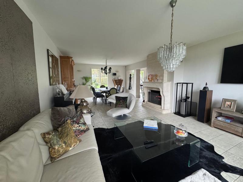 Maison - 202 m² - 5 pièces