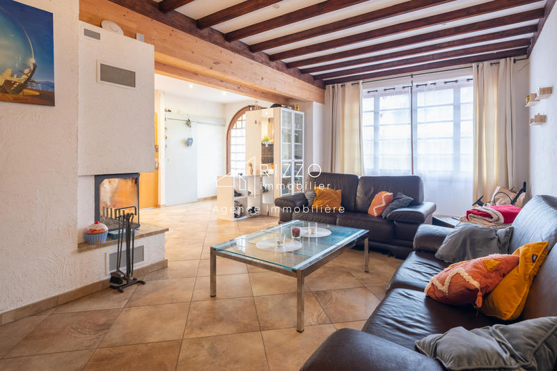 Maison - 260 m² - 9 pièces