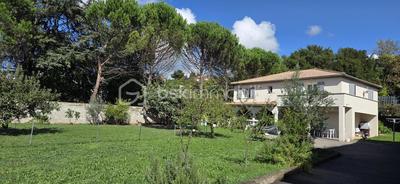 Maison - 180 m² - 7 pièces