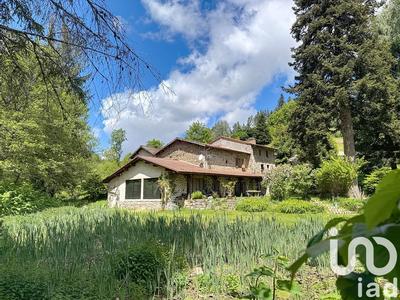 Maison - 232 m² - 7 pièces