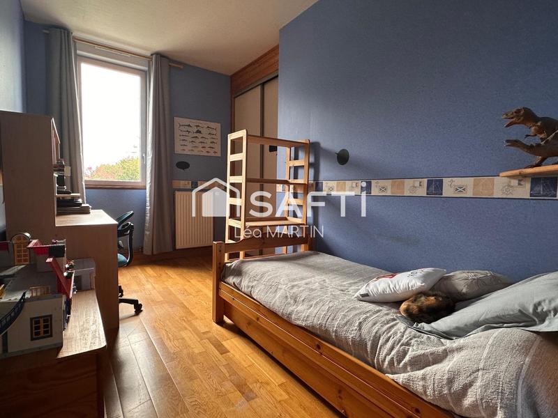 Maison - 200 m² - 7 pièces