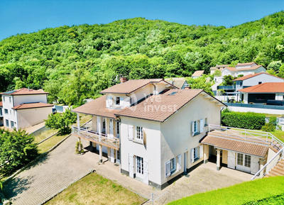 Villa - 192 m² - 8 pièces