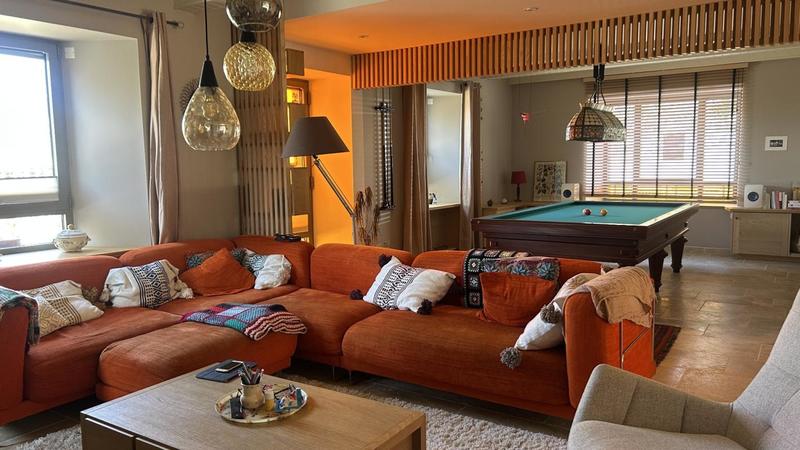 Maison - 263 m² - 9 pièces