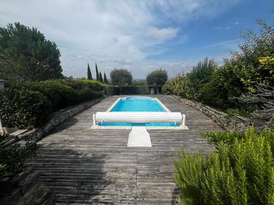 Propriété - 190 m² - 6 pièces