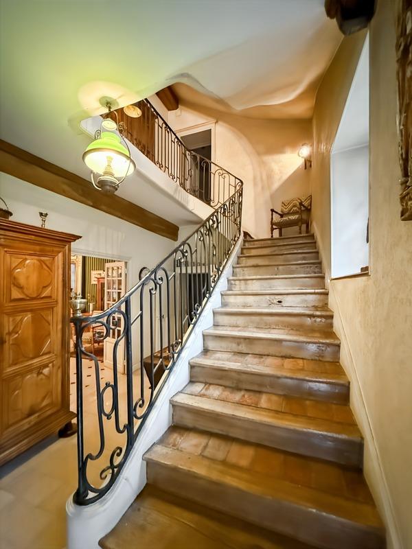 Propriété - 252 m² - 10 pièces