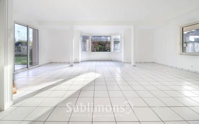 Demeure - 175 m² - 6 pièces