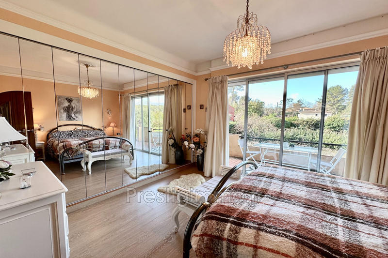 Maison - 270 m² - 8 pièces