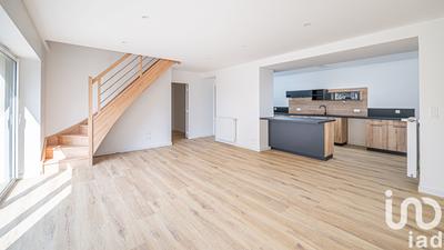 Maison - 99 m² - 5 pièces