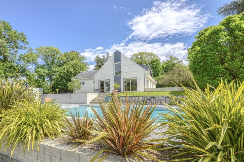 Maison - 240 m² - 7 pièces