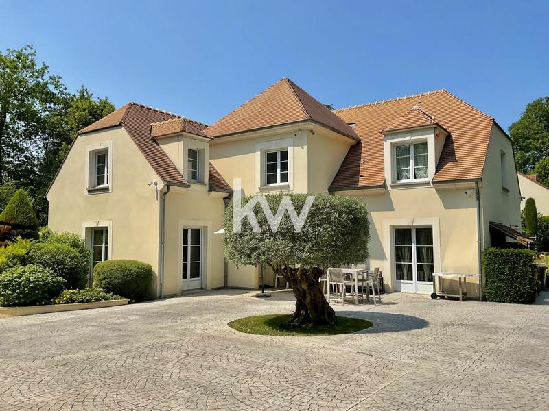 Maison - 245 m² - 6 pièces
