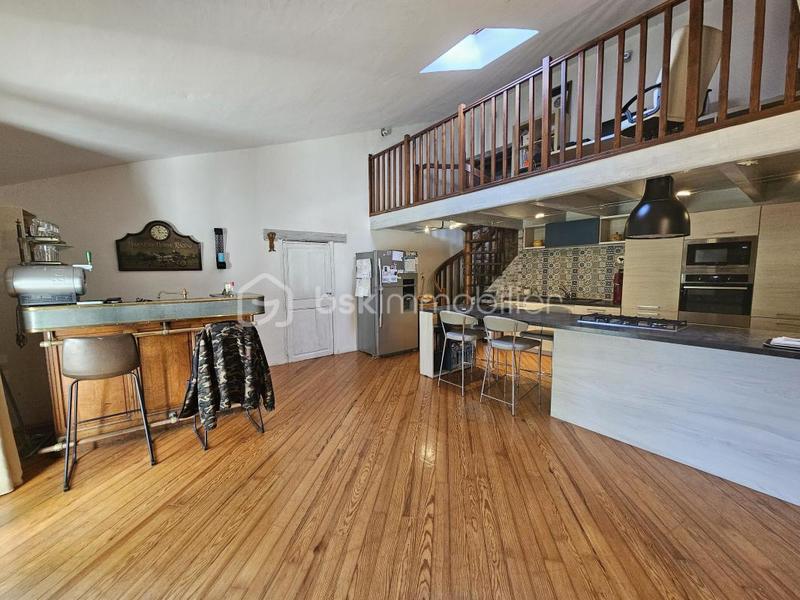 Propriété - 326 m² - 9 pièces