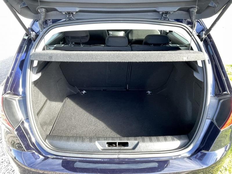 Peugeot 308 Active 1.2 Essence 110cv Bvm5 Gps + Attelage