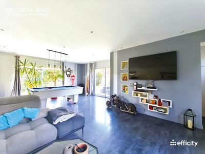 Maison - 205 m² - 7 pièces