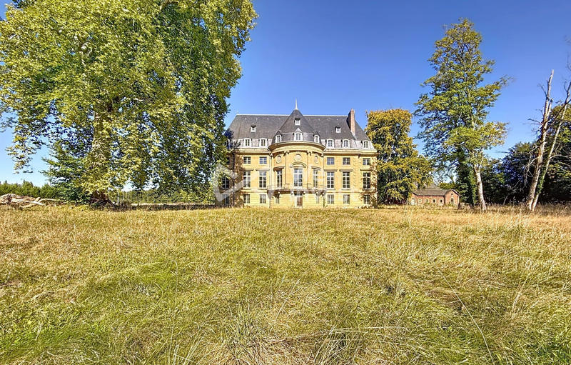 Château - 4 746 m² - 40 pièces