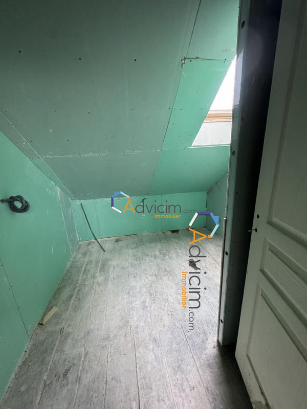 Maison - 280 m² - 9 pièces