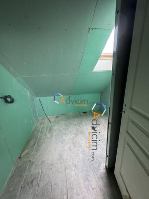 Maison - 280 m² - 9 pièces