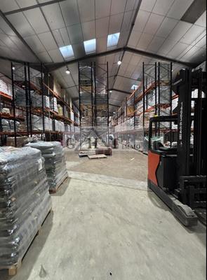 Entrepôt - 2 051 m²