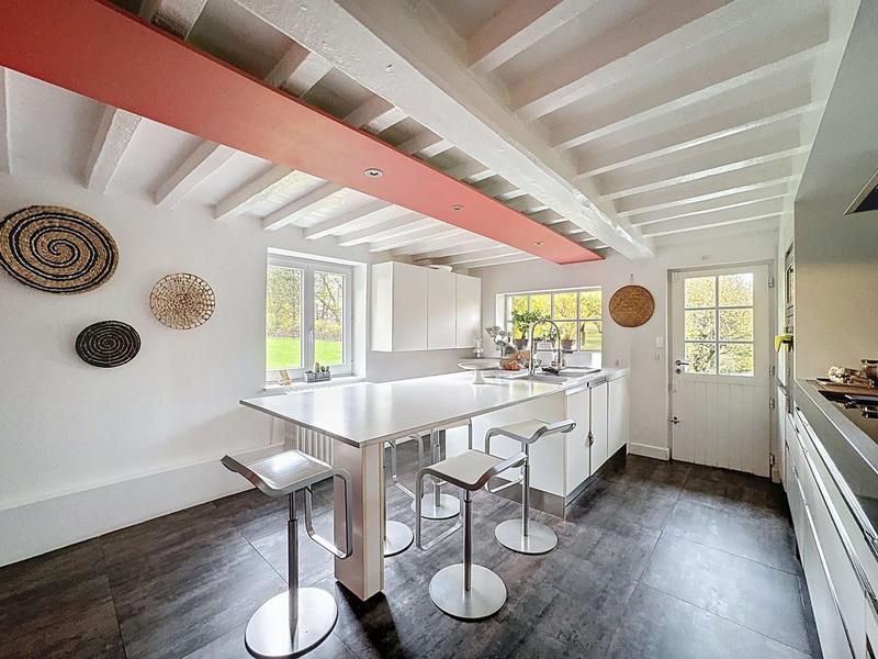 Maison - 334 m² - 7 pièces