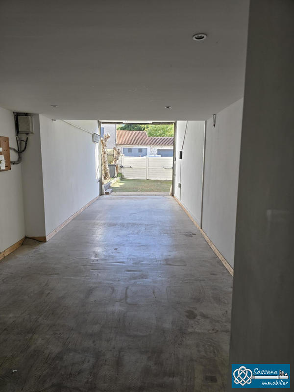 Local commercial - 336 m² - 9 pièces