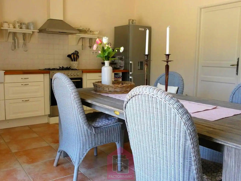 Propriété - 395 m² - 12 pièces