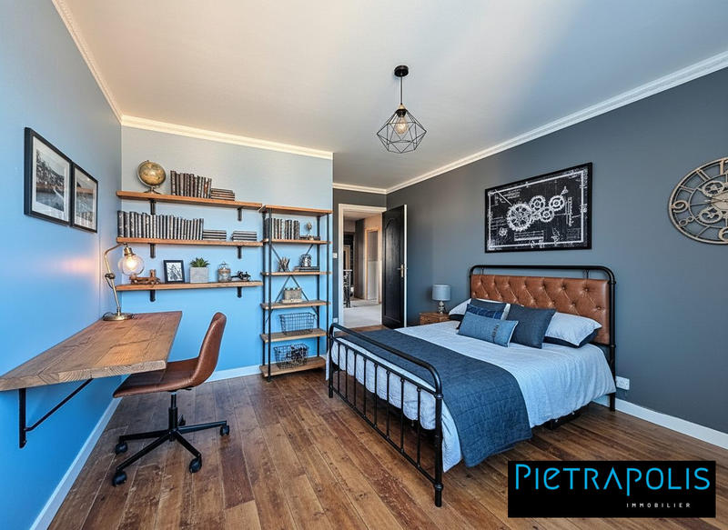 Maison traditionnelle - 220 m² - 7 pièces