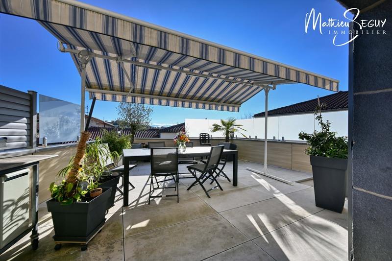 Maison - 284 m² - 10 pièces