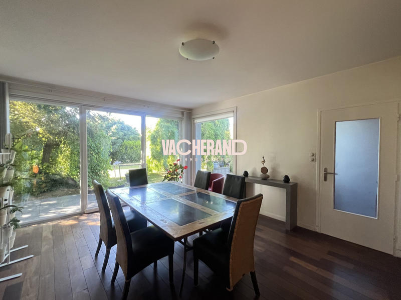 Maison - 250 m² - 6 pièces