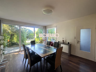 Maison - 250 m² - 6 pièces