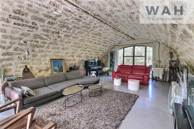 Maison - 300 m² - 10 pièces